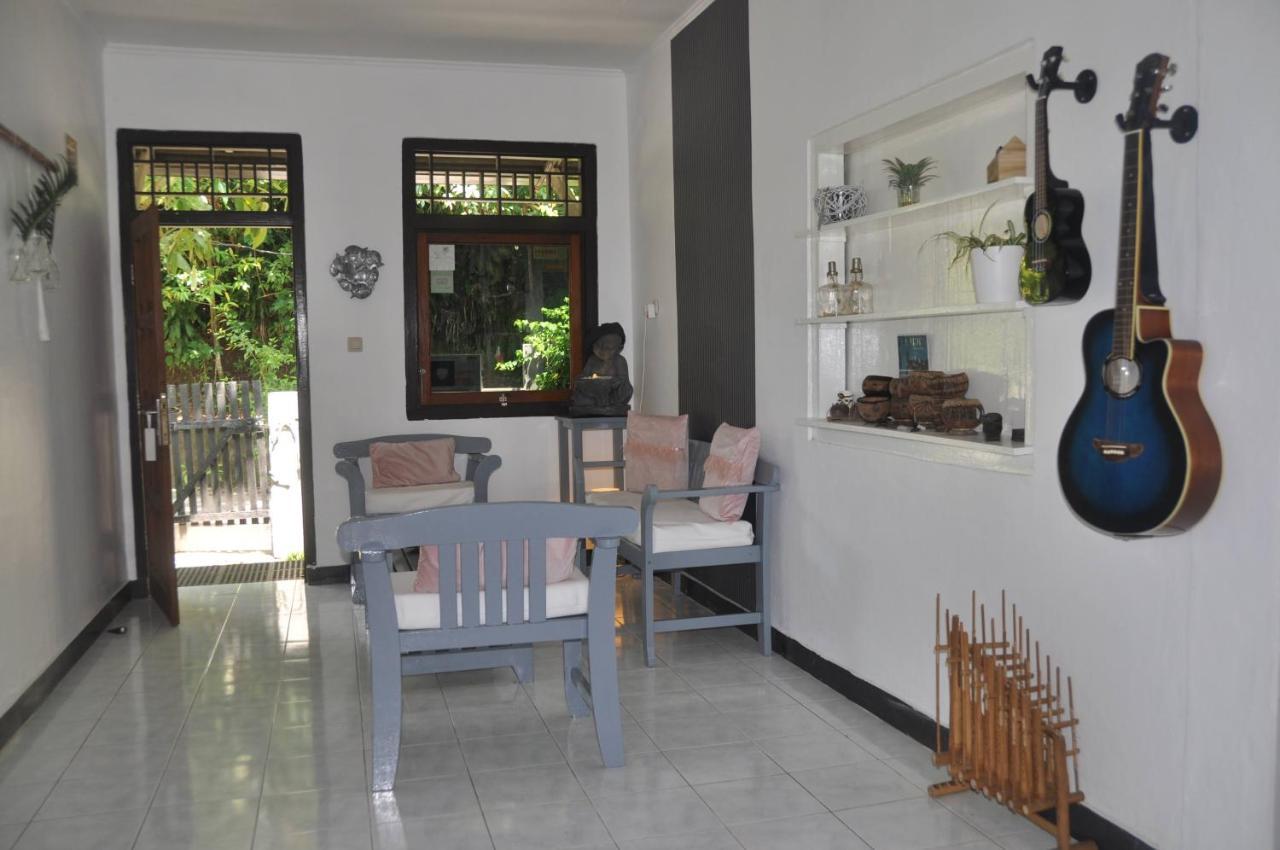 Guesthouse The 4 Fish มานาโด ภายนอก รูปภาพ