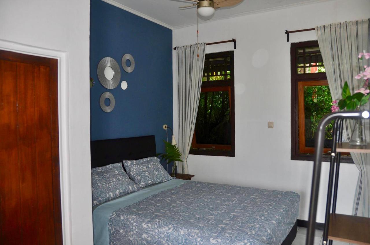 Guesthouse The 4 Fish มานาโด ภายนอก รูปภาพ