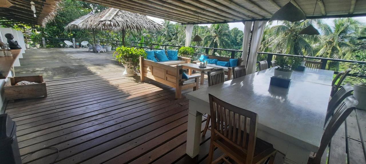 Guesthouse The 4 Fish มานาโด ภายนอก รูปภาพ