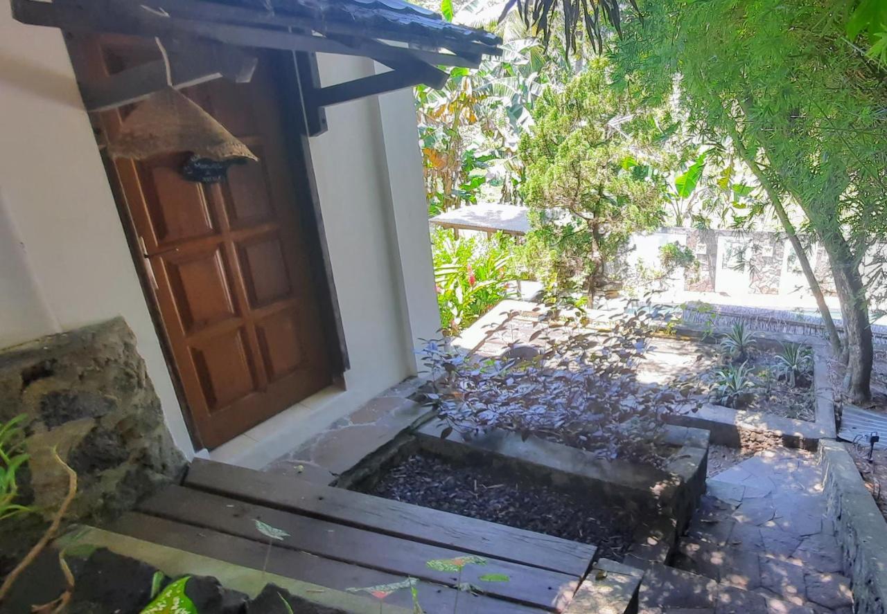Guesthouse The 4 Fish มานาโด ภายนอก รูปภาพ