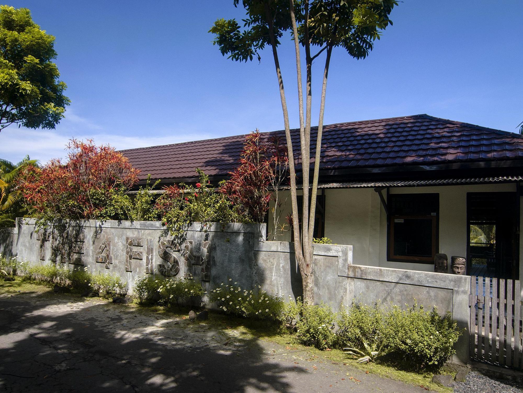 Guesthouse The 4 Fish มานาโด ภายนอก รูปภาพ