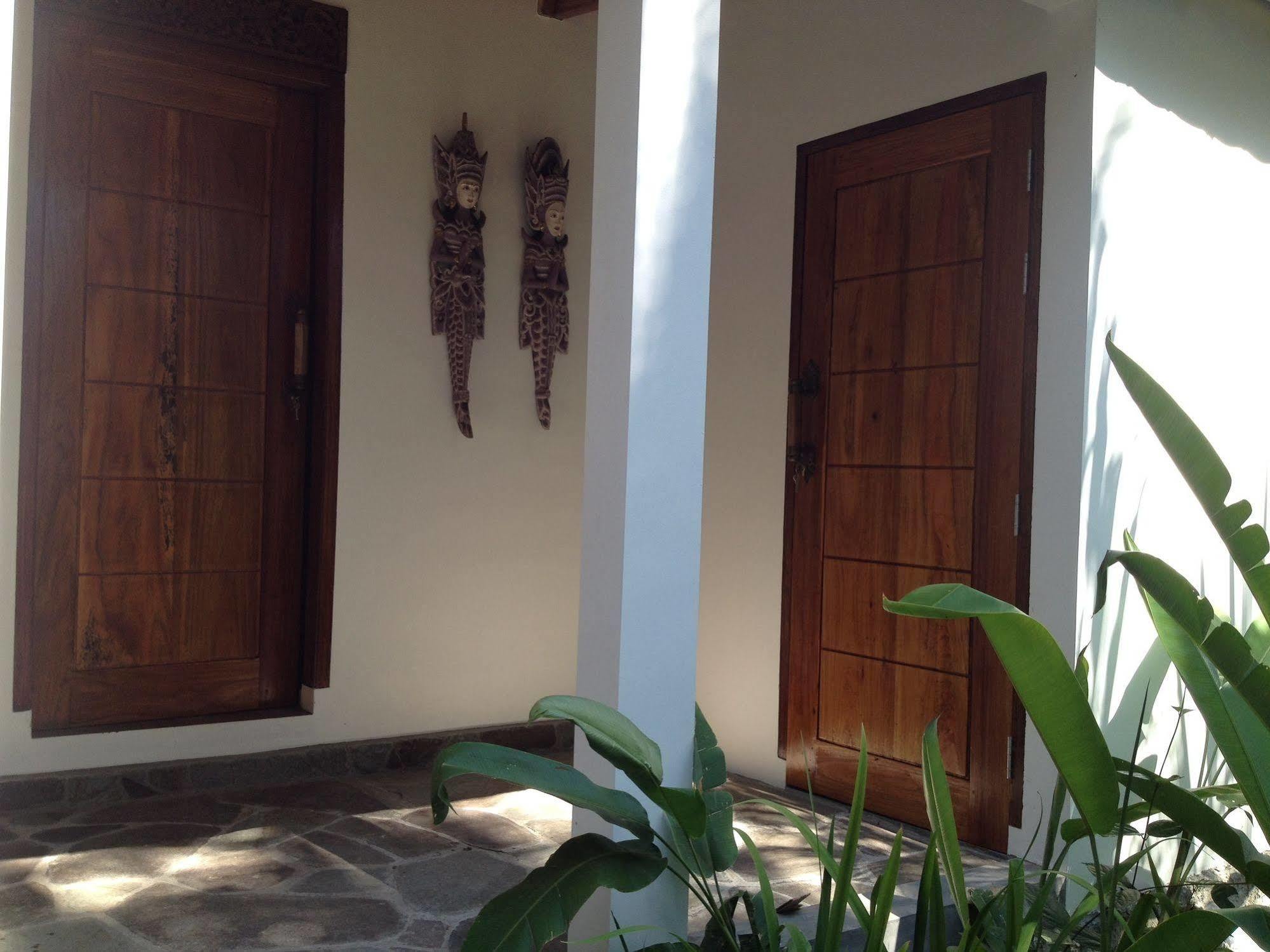 Guesthouse The 4 Fish มานาโด ภายนอก รูปภาพ