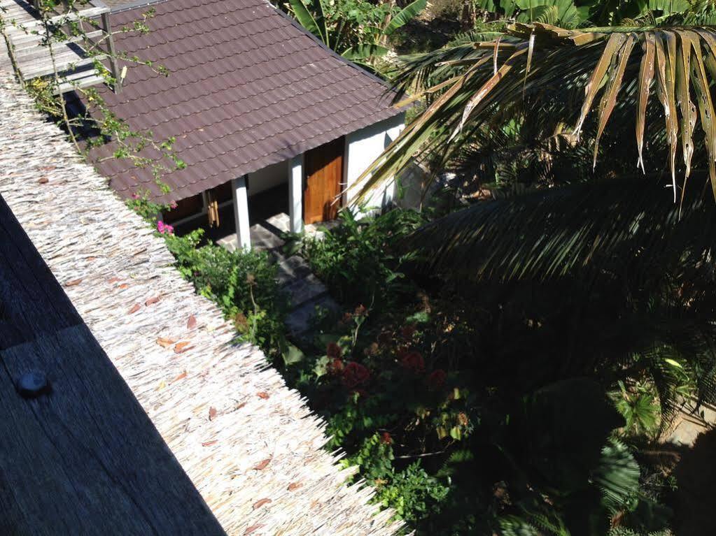 Guesthouse The 4 Fish มานาโด ภายนอก รูปภาพ
